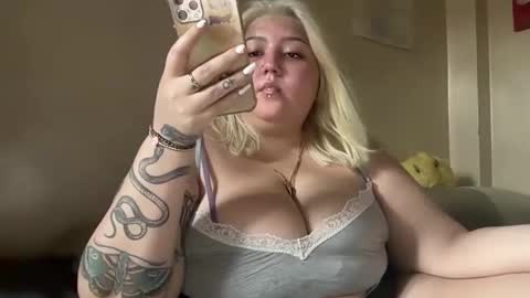 findompurpbabyy online show from June 4, 9:41 pm