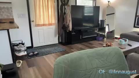 Finn August online show from August 16, 4:33 pm