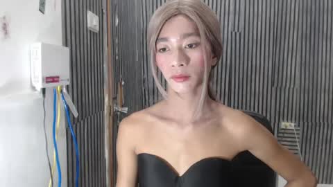 fiona908995 online show from August 12, 1:35 pm