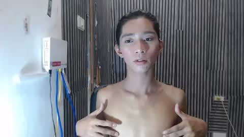 fiona908995 online show from August 13, 6:55 pm