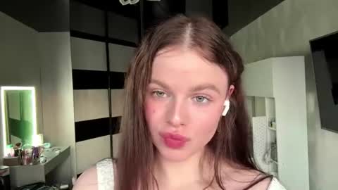 Lora online show from August 9, 3:24 pm