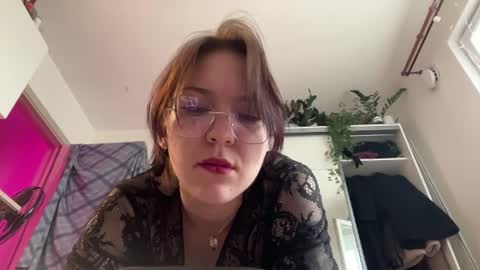 Lora online show from September 8, 3:30 pm