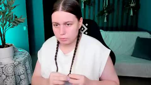 fiora online show from August 3, 7:59 am