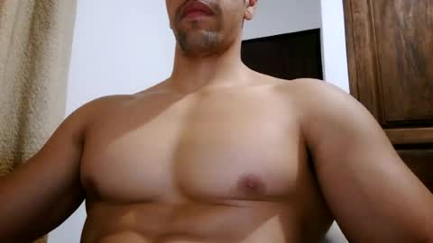 fitchestabs_69 online show from August 13, 4:37 am