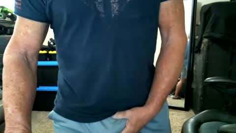 fitguy40 online show from August 6, 10:31 pm