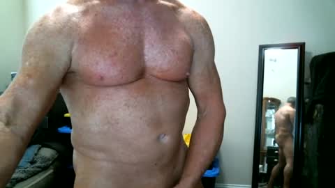 fitguy40 online show from August 12, 9:06 pm
