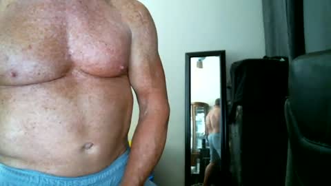 fitguy40 online show from August 14, 9:07 pm
