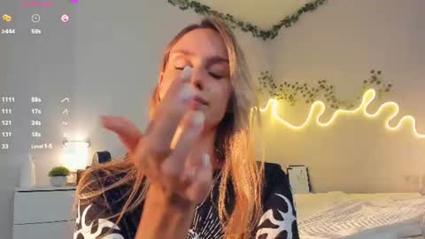 Kira online show from August 3, 8:21 am