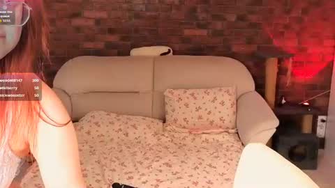 FlareFoxy online show from August 4, 6:16 pm