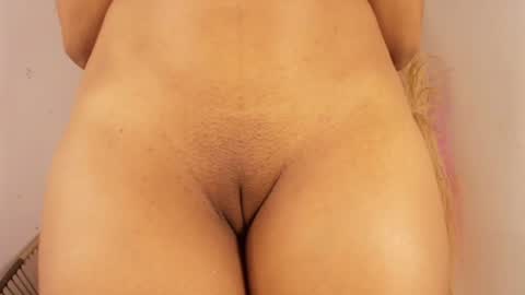 flavia_cruz online show from August 15, 5:50 pm