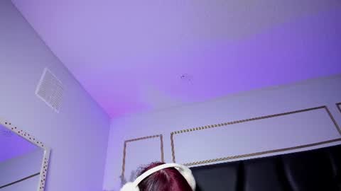  Flor  online show from August 10, 9:27 pm