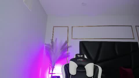  Flor  online show from August 15, 2:04 am