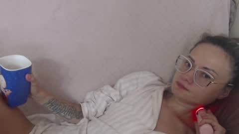 say meow and send tip  online show from July 20, 8:28 am