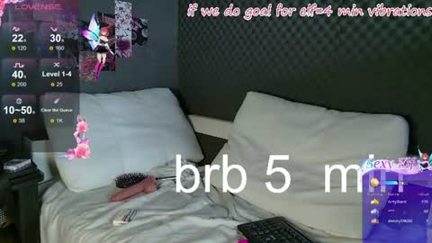fluffy_cloude online show from August 13, 5:38 pm