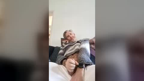 fluffy_slut online show from August 17, 5:34 am