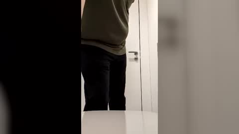 fluffybutt_ online show from June 19, 8:36 am