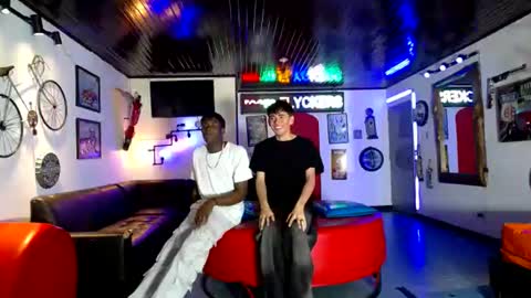 flyckers online show from August 10, 12:06 pm