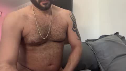 FlyerStud online show from April 25, 1:06 pm