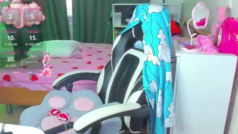 folinskaayaa online show from August 12, 4:37 am