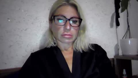 fox_red_lady7 online show from July 10, 8:25 pm