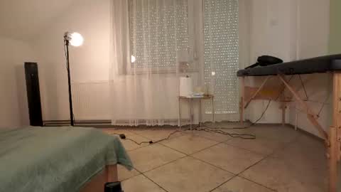 foxeslovefoxes online show from July 12, 1:28 pm
