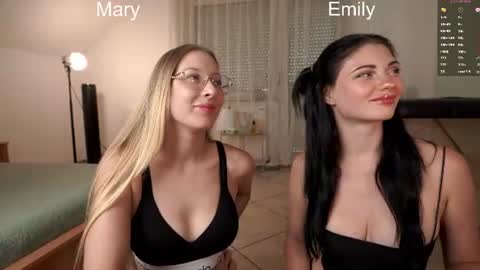 foxeslovefoxes online show from July 31, 10:43 am