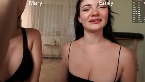 foxeslovefoxes online show from July 31, 11:49 am