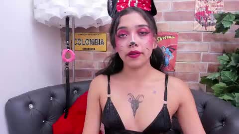 Miss Hannah online show from September 5, 2:11 pm
