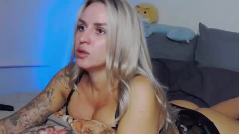 Foxy Kimmi online show from August 11, 6:26 am