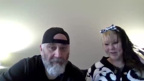 foxyfang online show from April 3, 1:30 pm