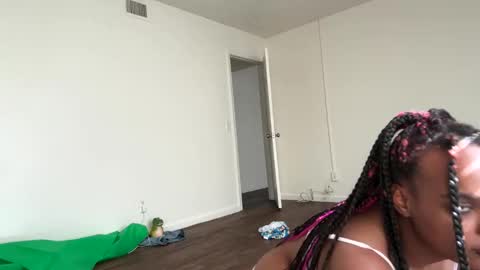 foxygoddess18 online show from April 2, 9:01 pm