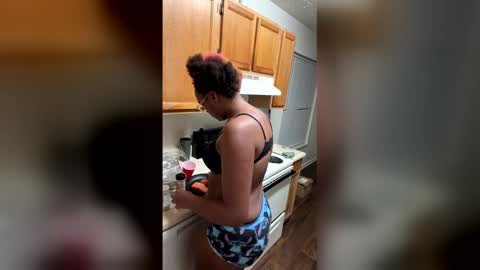 foxygoddess18 online show from May 3, 12:26 am