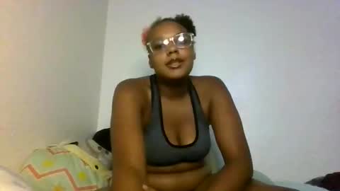 foxygoddess18 online show from May 10, 11:29 pm