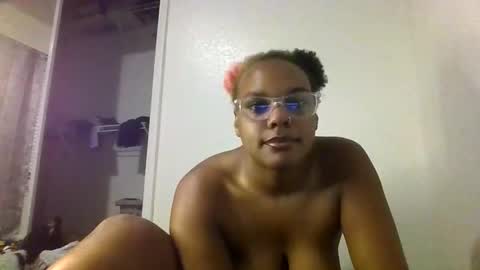 foxygoddess18 online show from May 11, 1:41 am