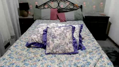 foxyhershey online show from August 6, 6:23 am