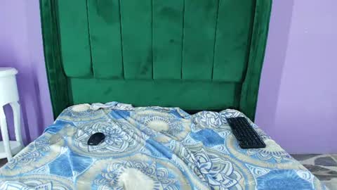 foxyhillx online show from August 1, 2:06 am