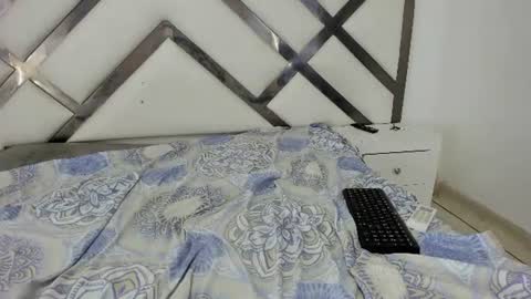 foxyhillx online show from August 2, 9:33 pm