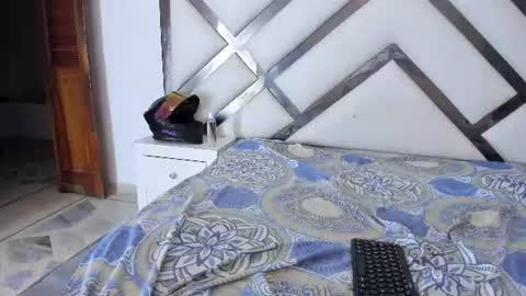 foxyhillx online show from August 6, 2:21 am