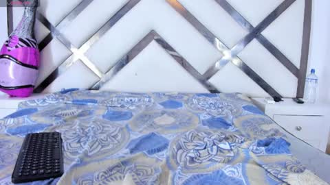 foxyhillx online show from August 9, 12:11 am