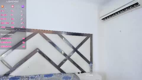 foxyhillx online show from August 15, 12:03 am