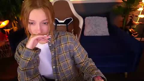 Maya online show from August 14, 5:27 pm