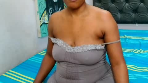 foxyvibez online show from August 3, 12:45 pm