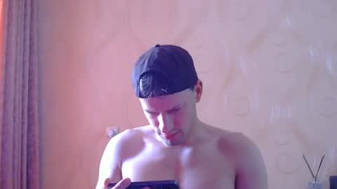 frame_tamer888 online show from August 11, 8:38 am