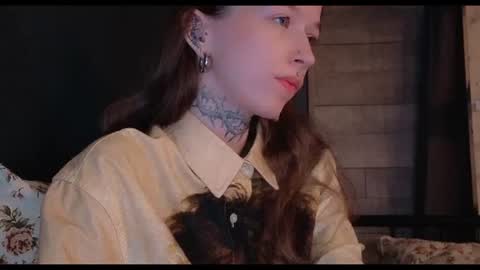 fran_bow online show from July 27, 11:05 am