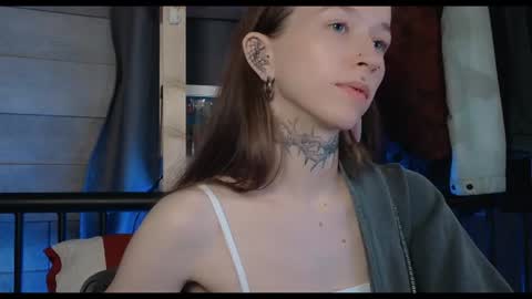 fran_bow online show from July 31, 4:56 pm