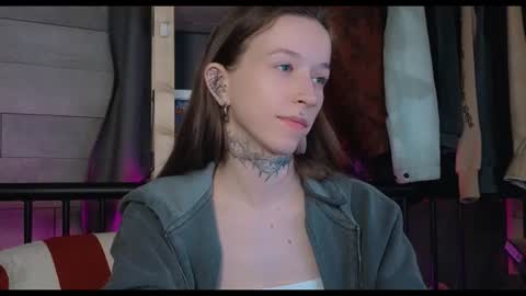 fran_bow online show from July 31, 7:08 pm