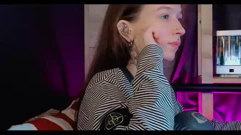 fran_bow online show from August 13, 3:15 pm