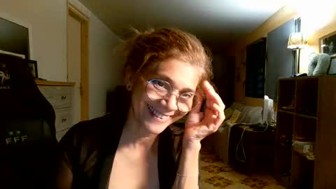 francelune online show from August 4, 2:03 pm