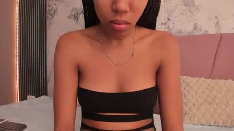 Laura online show from August 6, 7:46 pm