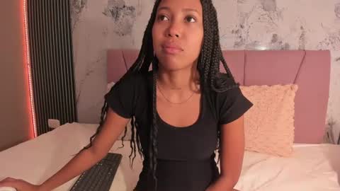 Laura online show from August 8, 7:25 pm
